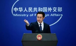 特朗普称愿意对中印大幅加征关税，外交部回应